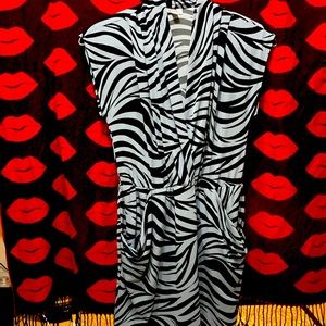 Very cute, like new, and ready for a fun night out